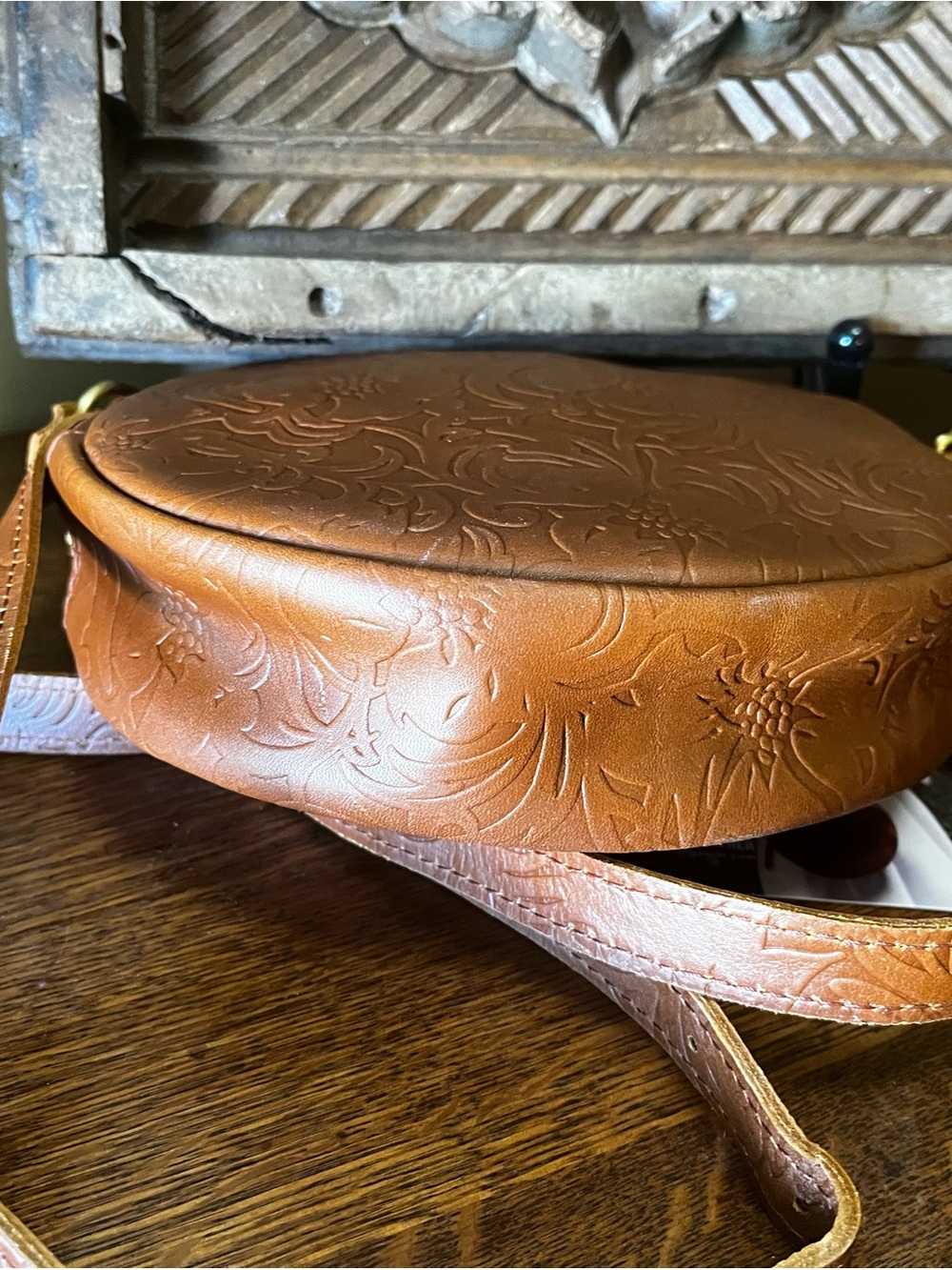 Portland Leather Meadow (Embossed) Large Circle Crossbody Bag - Picture 3 of 4